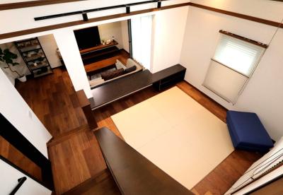 和室:【スキップフロアーの和室】リビングと2階をつなぐ空間です